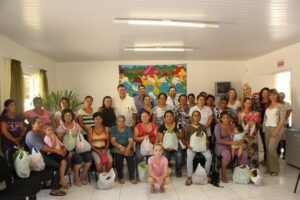 Read more about the article Prefeito Beto Faria visita distribuição de alimentos do PAA