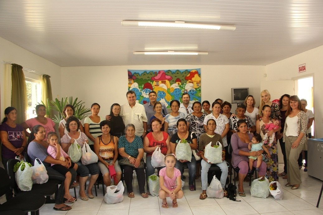 You are currently viewing Prefeito Beto Faria visita distribuição de alimentos do PAA