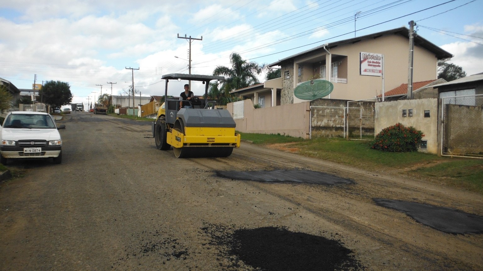 Read more about the article Operação tapa-buracos, empedramento e patrolamento fazem parte dos trabalhos diários da Prefeitura de Mafra