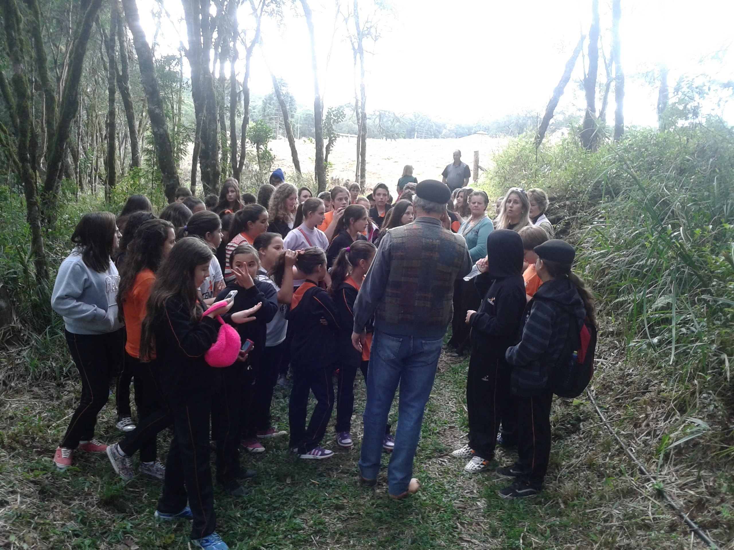 You are currently viewing Alunos do CEMMA têm aula multidisciplinar em propriedade rural