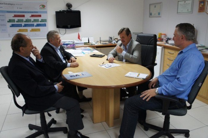 Read more about the article FECAM recebe visita de representantes da ADI