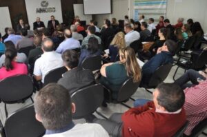 Read more about the article Melhoria da gestão pública é debatida em encontro de Colegiados Estaduais na AMOSC