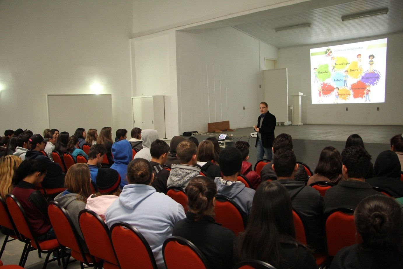 You are currently viewing Assessoria da Juventude promove palestra para alunos