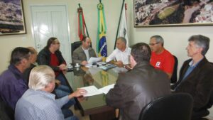 Read more about the article Prefeito Wellington Bielecki recebe representantes da Associação Comunitária Vilanovense