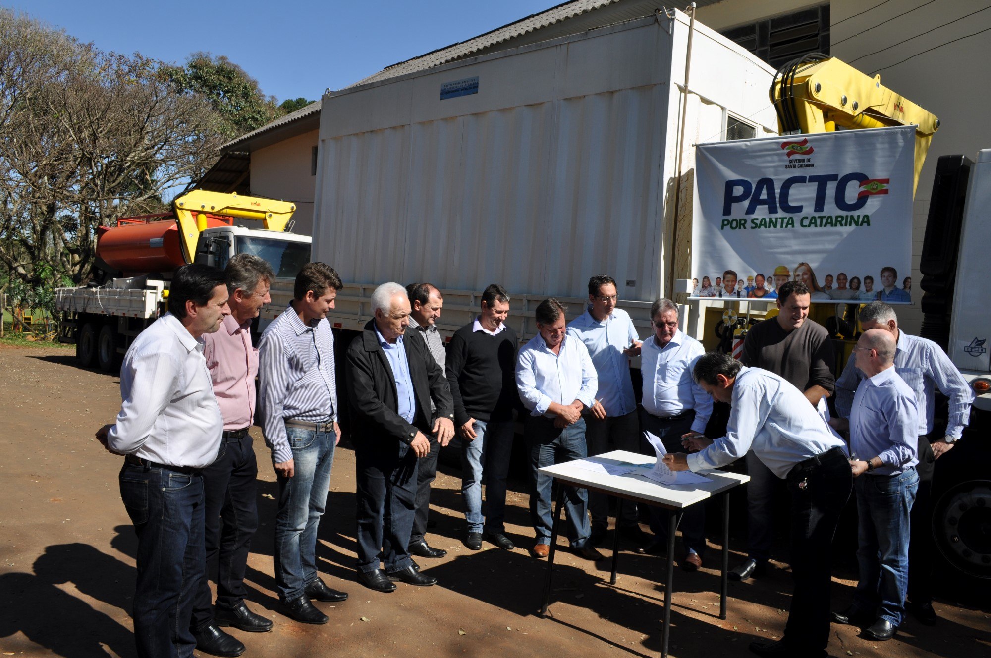 You are currently viewing Presidente da FECAM participa da assinatura do Termo de Cooperação entre CIDEMA e Estado para minimizar os efeitos das estiagens no Oeste