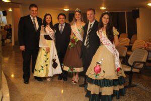 Read more about the article Rainha e princesas da 20ª Fesmate divulgam a festa na Assembleia Legislativa