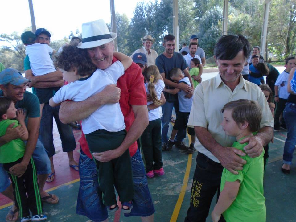 You are currently viewing EMEB Avencal do Saltinho homenageia pais em tarde emocionante