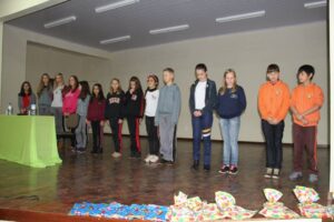 Read more about the article Alunos da rede municipal participam do 1º Soletrando