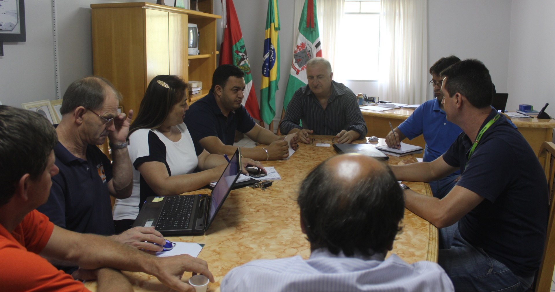 You are currently viewing Prefeitura e Câmara de Vereadores unem-se nas providências contra os alagamentos e recuperação do município