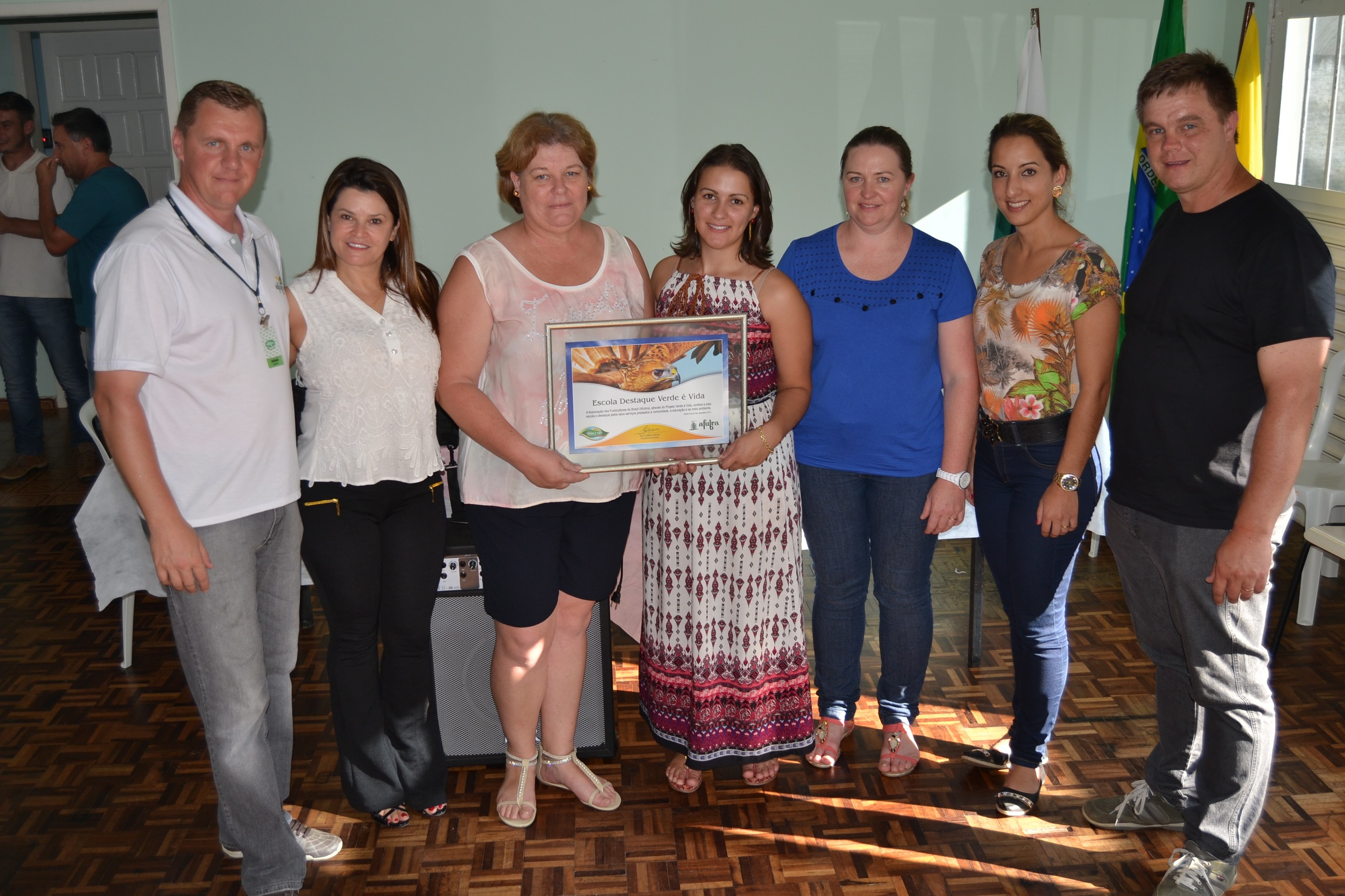 You are currently viewing EMEF São Lourenço recebe prêmio Escola Destaque em 2015, pelo Projeto Verde é Vida da Afubra