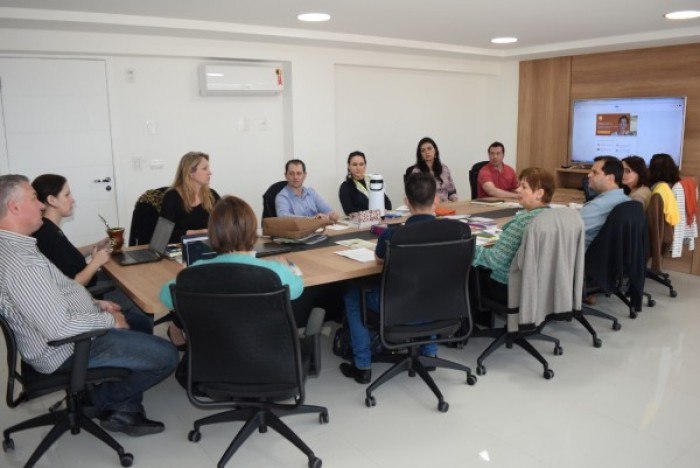 Read more about the article Assessores de Projetos das Associações de Municípios preparam Encontro Estadual de Gestores Municipais de Convênios