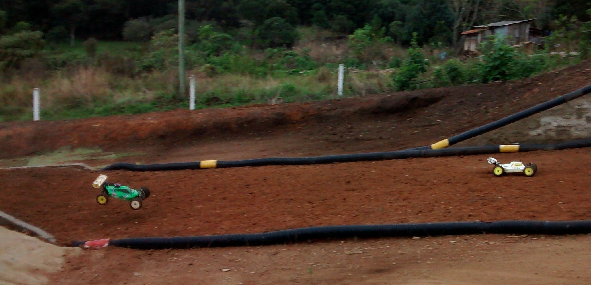 Read more about the article Automodelismo off road tem pista própria em Mafra e conquista pilotos