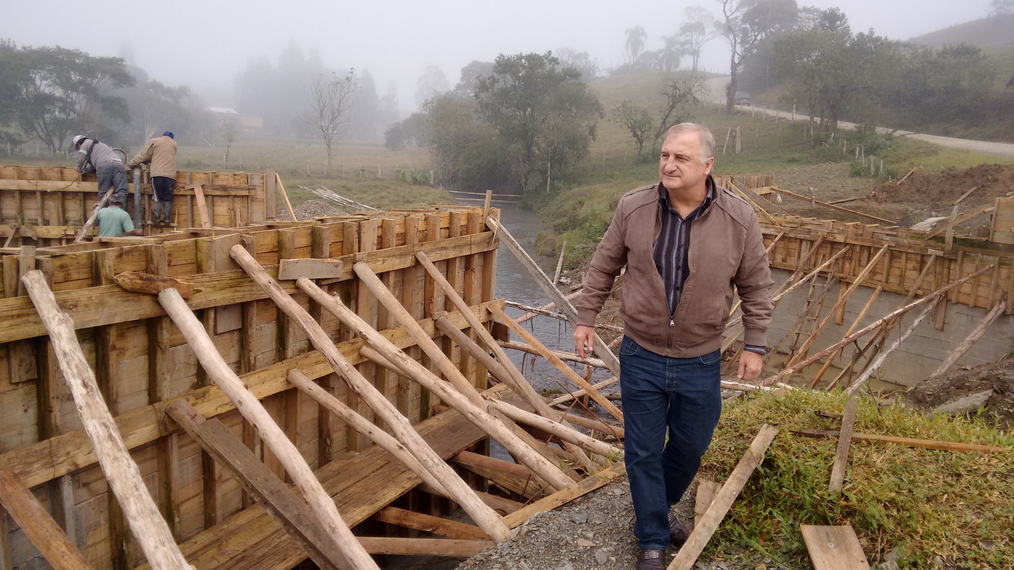 Read more about the article Segue construção de uma nova ponte na Localidade de Lageado