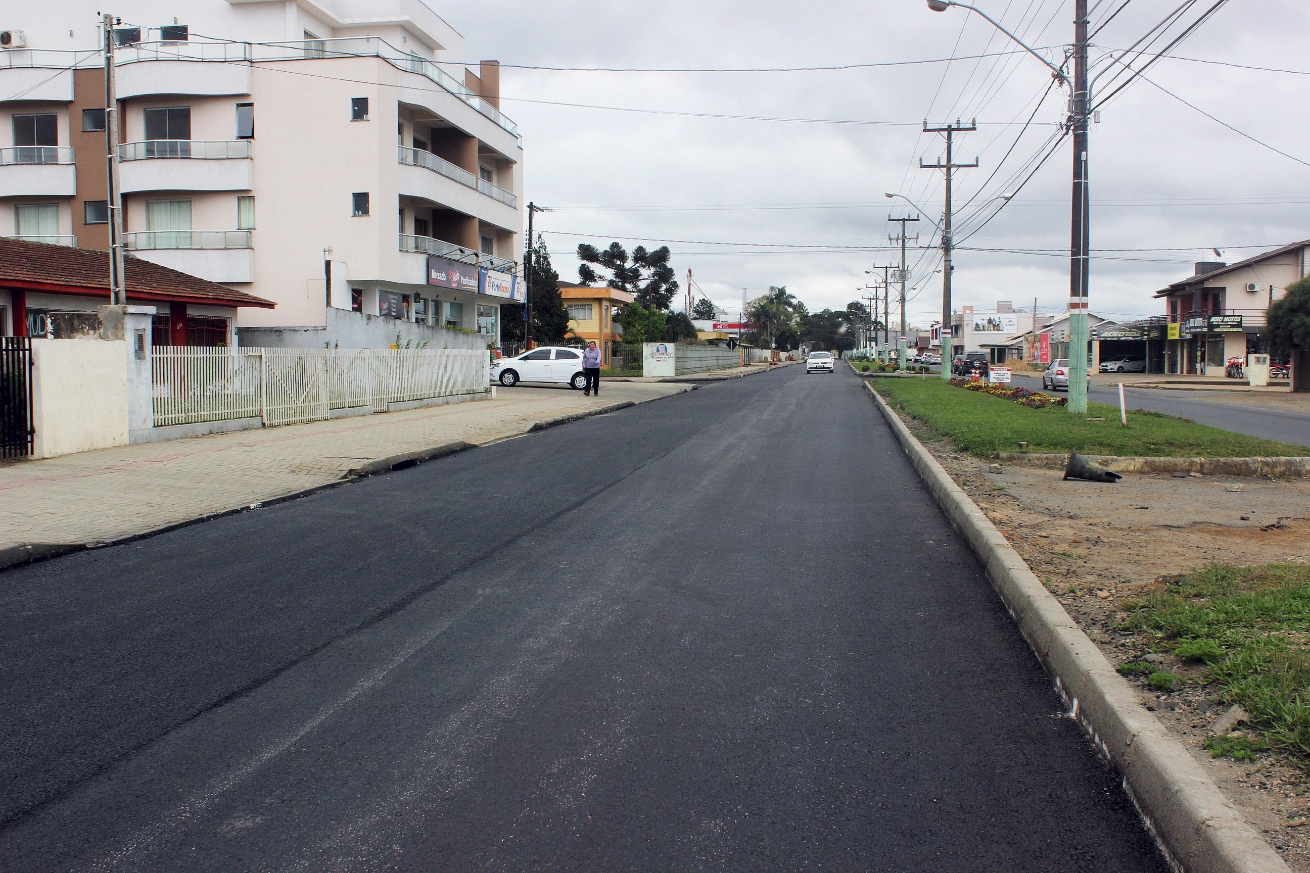 Read more about the article Avenida Papa João XXIII recebe pavimentação Asfáltica