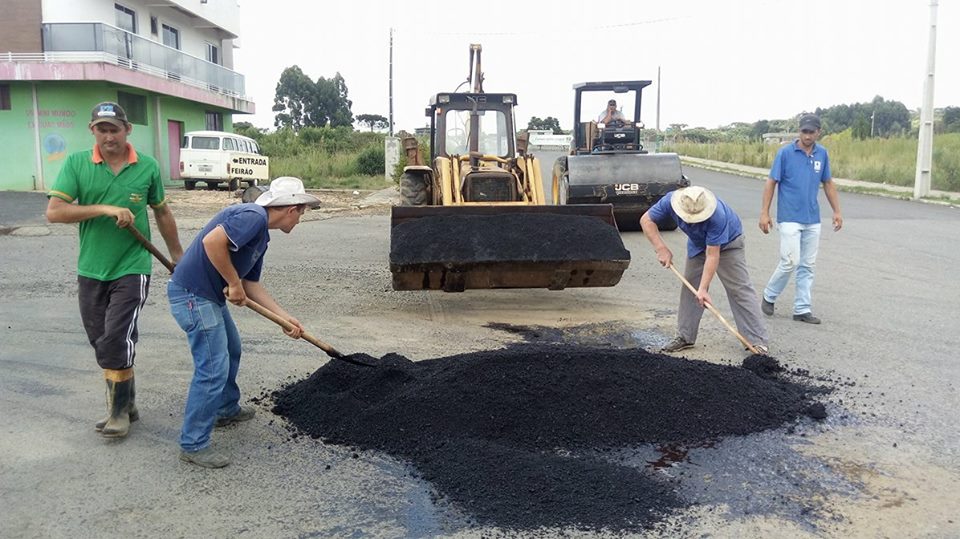 Read more about the article Secretaria de Infraestrutura inicia operação tapa buracos nas vias pavimentadas