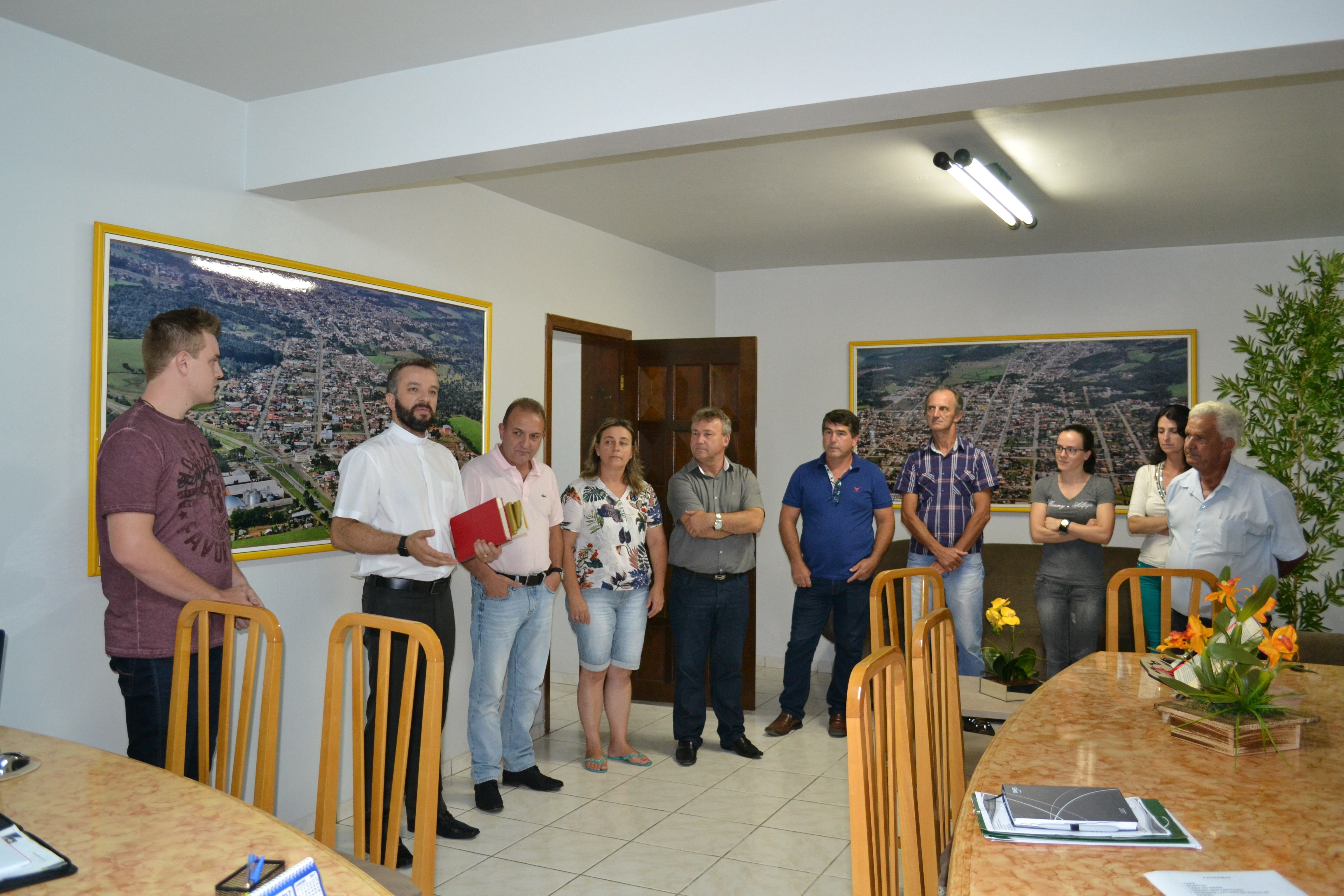 You are currently viewing Prefeitura de Papanduva recebe visita e bênçãos do pároco no início da quaresma