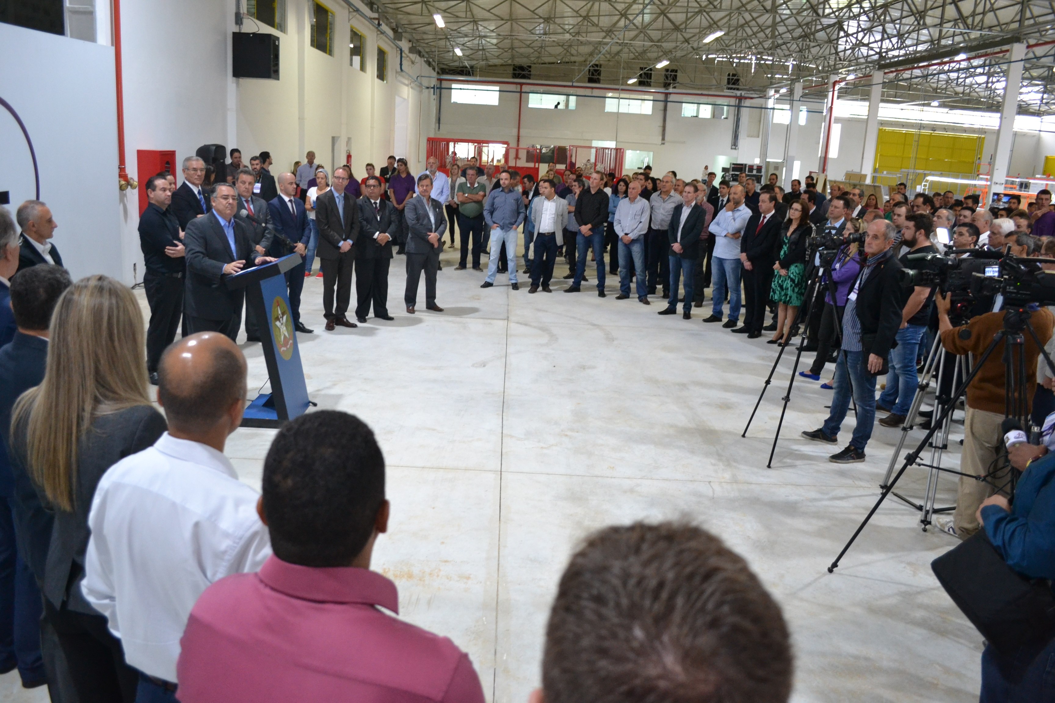 Read more about the article Em Mafra, governador Colombo participa da inauguração de filial da Kromberg & Shubert que vai gerar 1,2 mil empregos até o fim do ano