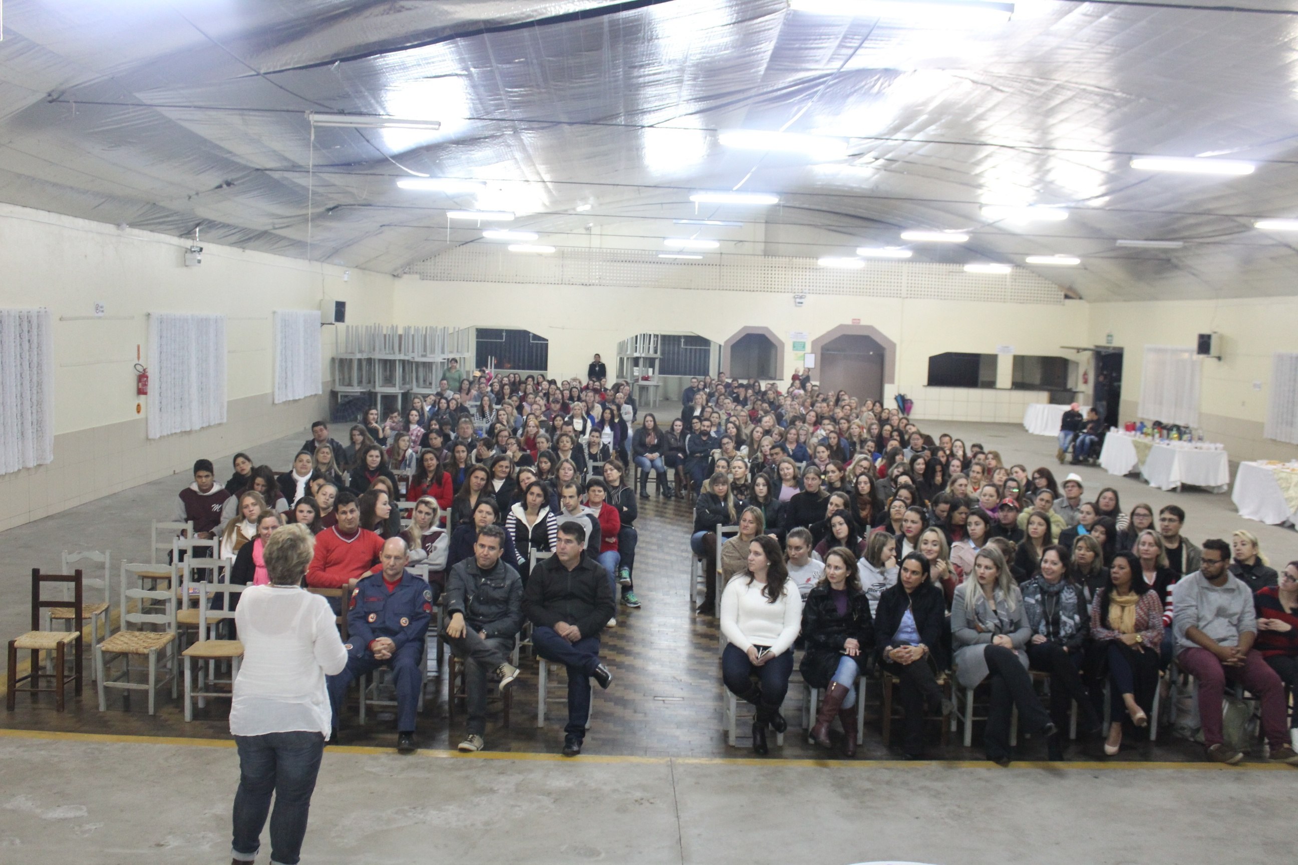 You are currently viewing Cerca de 300 pessoas prestigiaram a Palestra sobre abuso e violência sexual de crianças e adolescentes proferida pela sargento Tânia Guerreiro