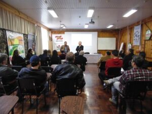 Read more about the article Colegiado de Agricultura da AMPLANORTE discute leite, economia e inspeção sanitária