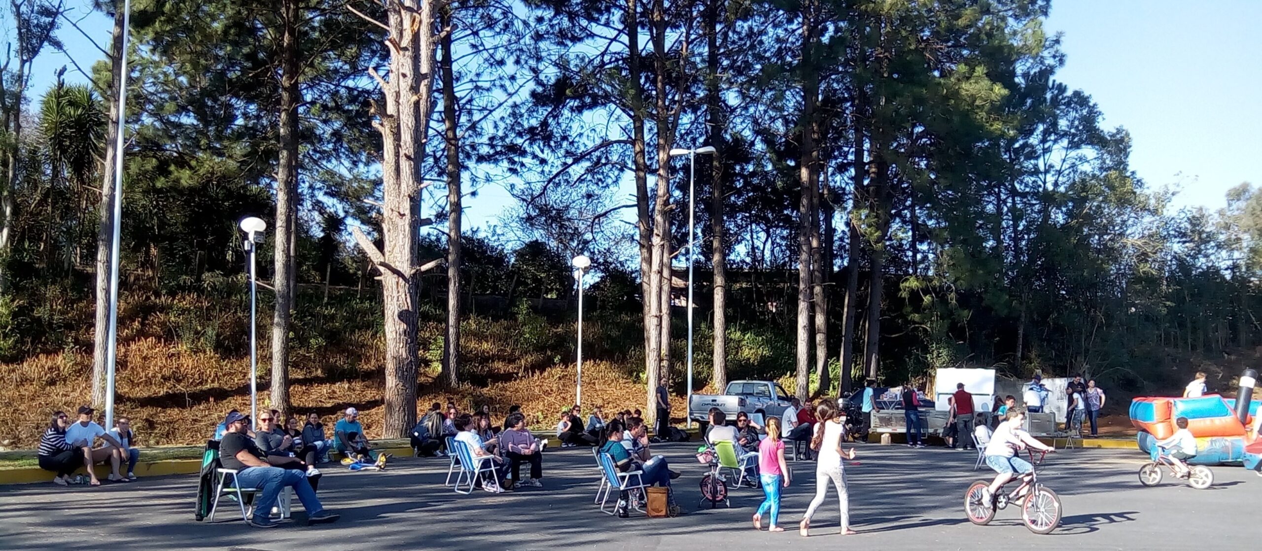 You are currently viewing “Praça de Lazer – Férias Escolares” reuniu famílias na tarde de domingo