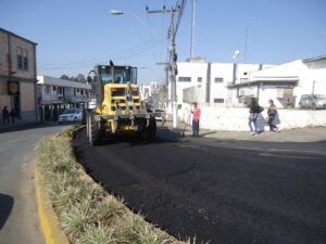 Read more about the article Ruas centrais de Mafra recebem recapeamento asfáltico