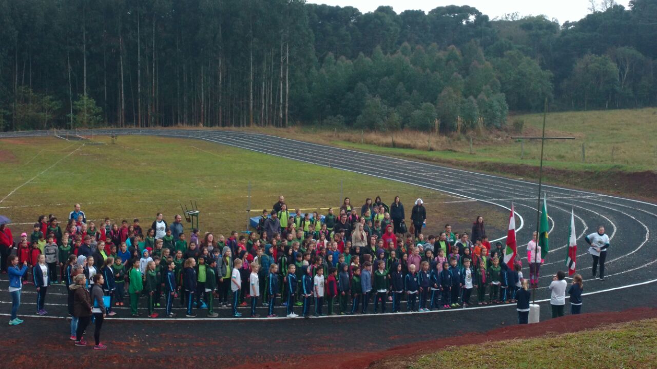 You are currently viewing VIII Festival Augusta Vitória de Atletismo reúne 240 atletas representantes  de escolas do interior