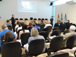 Read more about the article Servidores dos municípios da AMPLANORTE participam de capacitação para elaboração dos Planos de Saneamento Básico