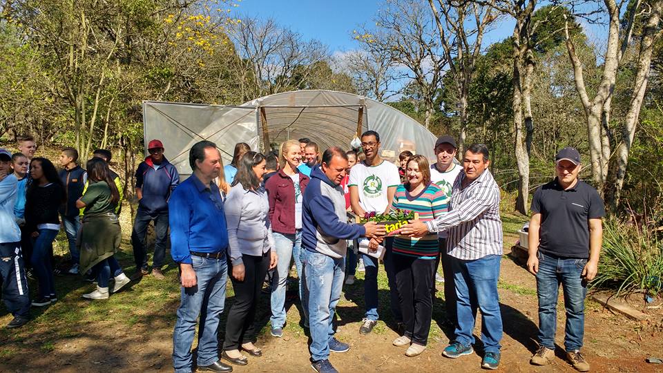 You are currently viewing Alunos de Major Vieira conhecem projeto de produção de flores da Prefeitura de Canoinhas