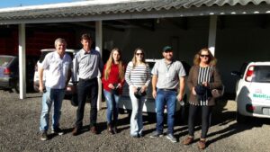 Read more about the article Secretaria de Desenvolvimento Rural organiza visita técnica para produtores rurais em granja de postura