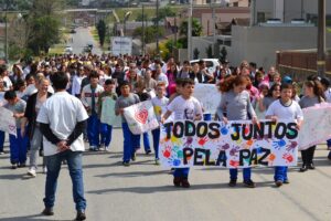 Read more about the article Após incêndio, escola Francisco Izabel realiza passeata contra a violência