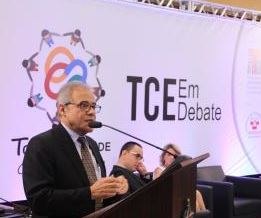 Read more about the article Garantia do direito à saúde e fenômeno da judicialização, em debate no TCE/SC