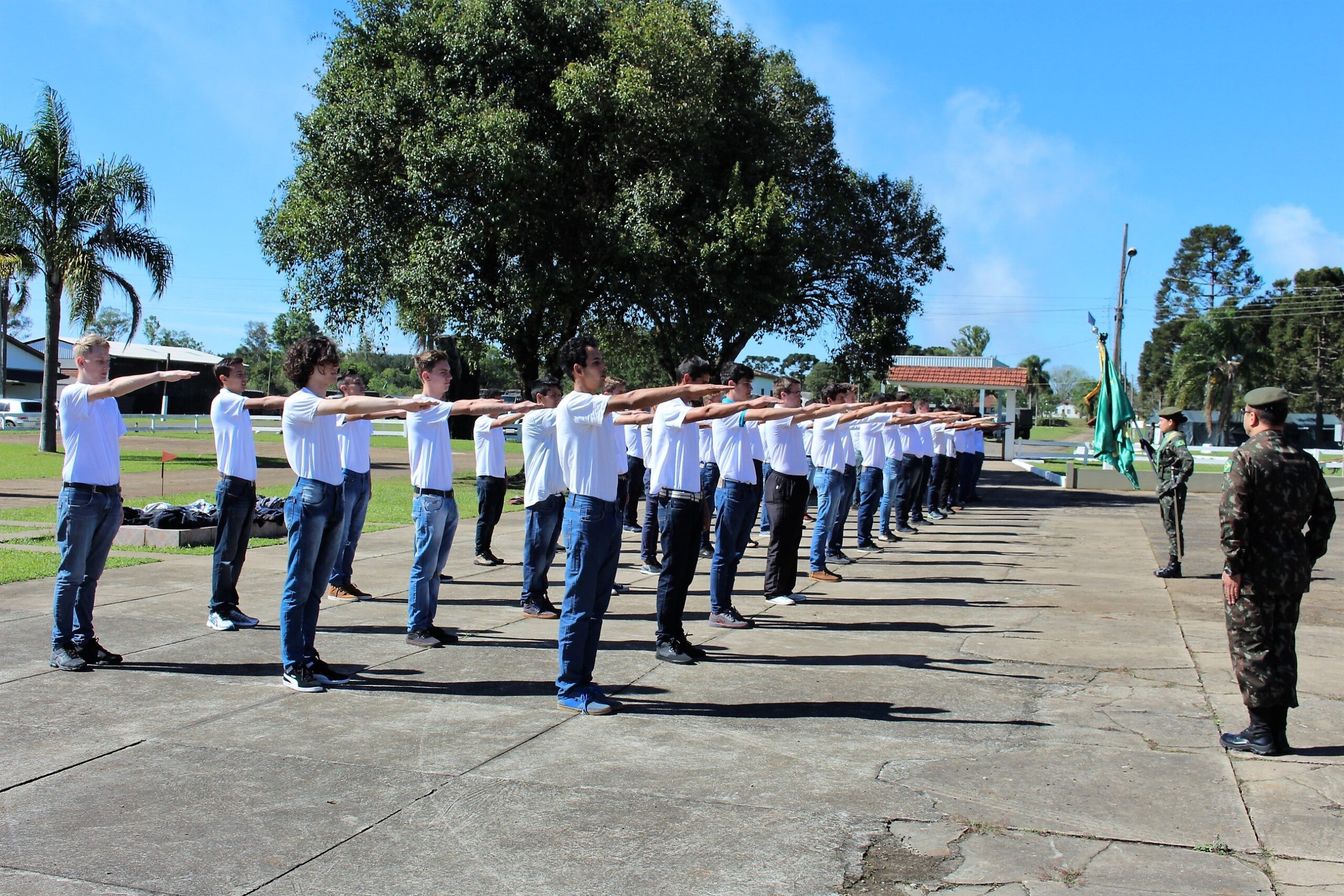 You are currently viewing Shimoguiri participa de solenidade de dispensa de jovens do serviço militar