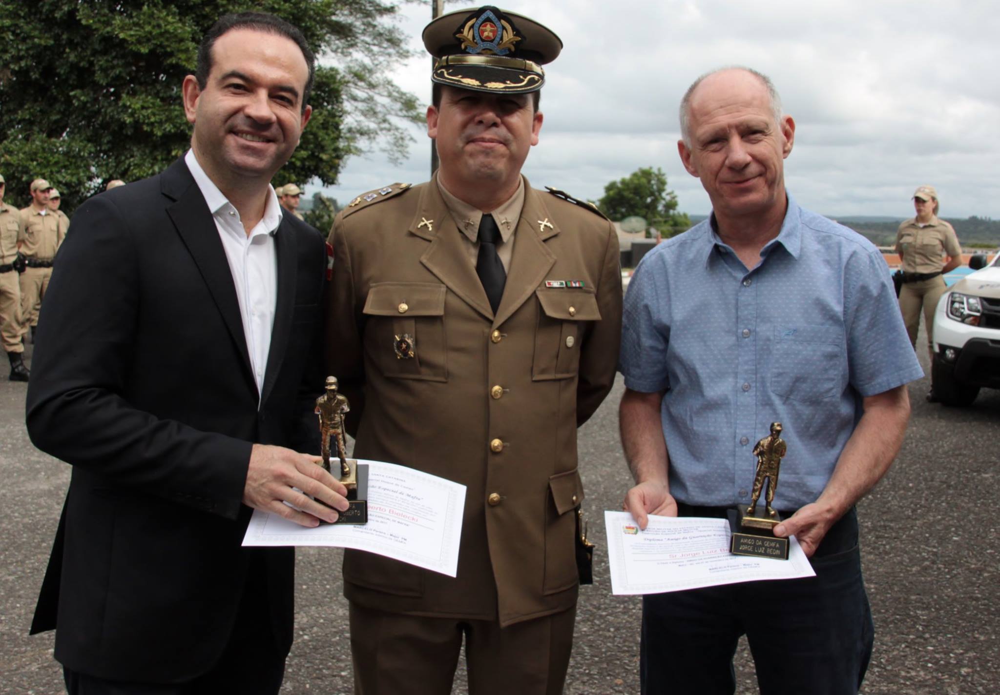 You are currently viewing Prefeito de Mafra recebe título “Amigos da GEMFA”