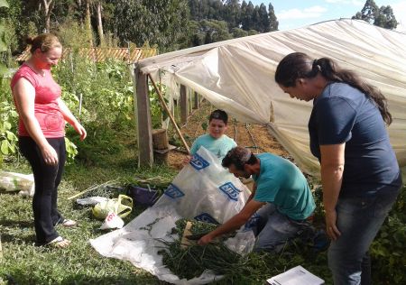 You are currently viewing Epagri ensina agricultores papanduvenses a produzir biofertilizante