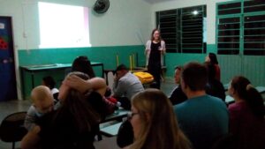 Read more about the article Psicóloga da educação fala aos pais de alunos de berçário e maternal sobre  adaptação na escola