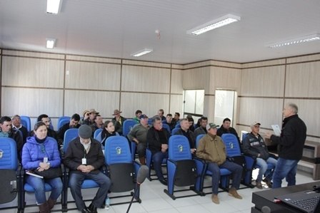 You are currently viewing Papanduva sediou a segunda reunião de estudo sobre a viabilidade de implantação de uma unidade de beneficiamento de leite, na região do Planalto Norte Catarinense