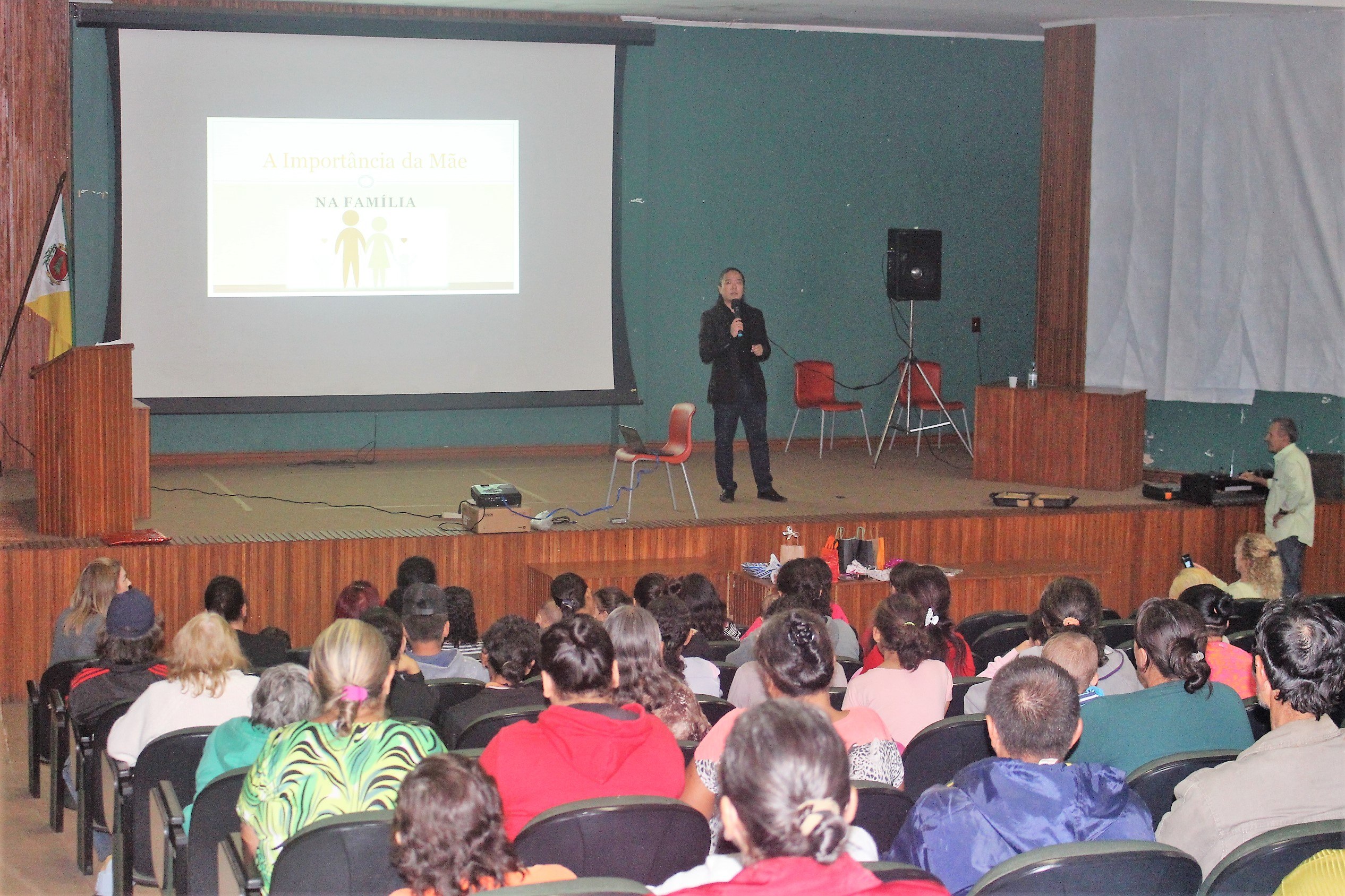 You are currently viewing “A importância da mãe na família” é tema de palestras com beneficiários de programas sociais e comunidade