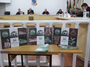 Read more about the article Epagri lança livros sobre a erva-mate na Câmara Municipal de Mafra