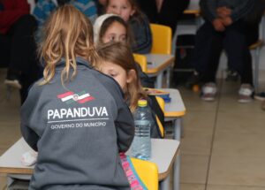 Read more about the article Governo do Município de Papanduva entrega  mais de 1.800 kits de uniformes escolares