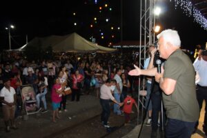 Read more about the article Mais de cinco mil pessoas prestigiam festa do Natal Luz no centro de Três Barras