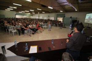 Read more about the article Canoinhas promove palestras para profissionais da Rede Municipal de Ensino