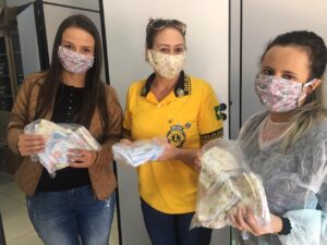 Read more about the article Lions Clube e costureiras voluntárias doam 655 máscaras caseiras à Saúde de Três Barras