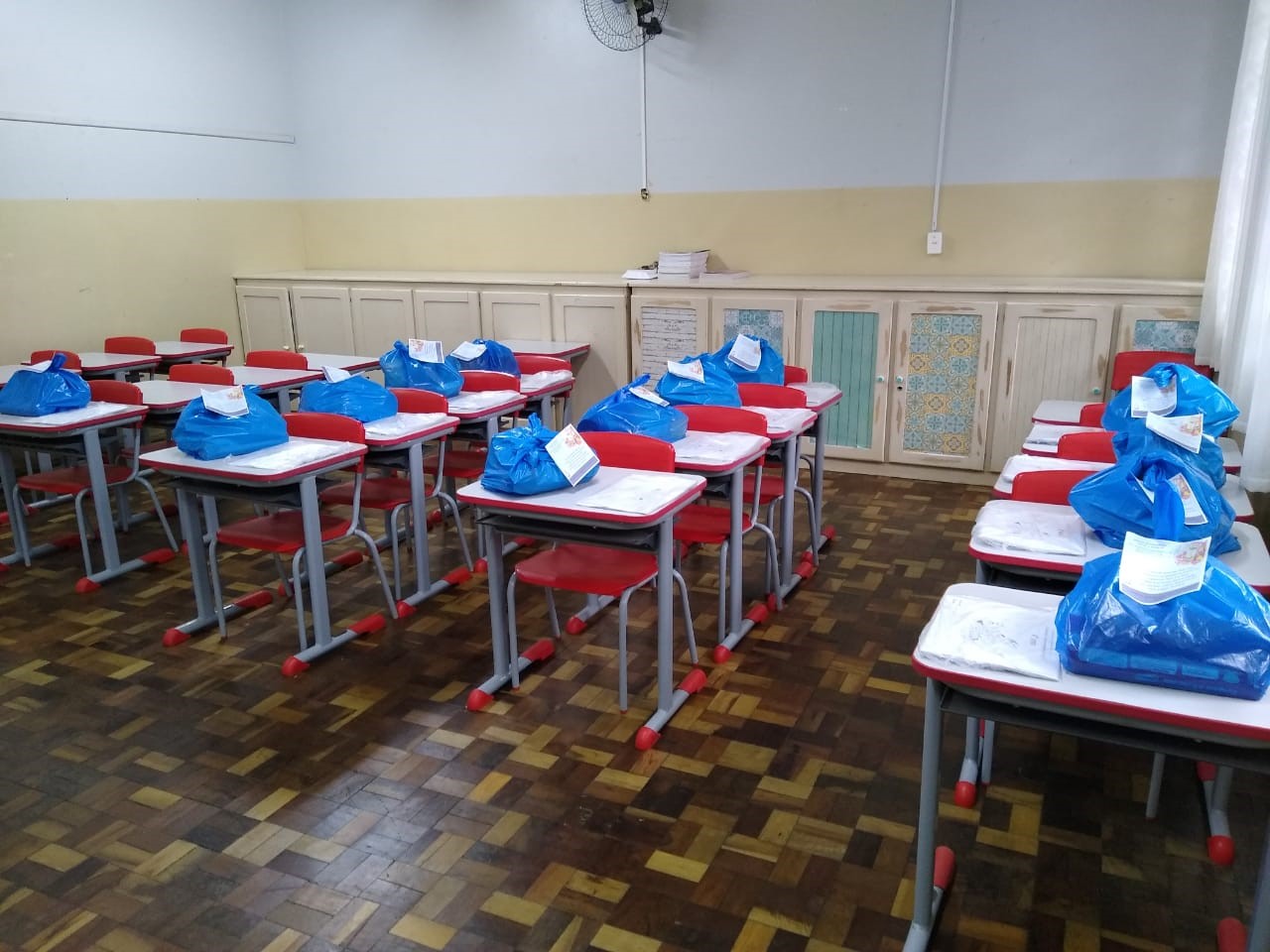 You are currently viewing Porto União realiza a 3ª entrega de “Kits Emergenciais de Alimentação Escolar” para todos os alunos matriculados na rede municipal de ensino.