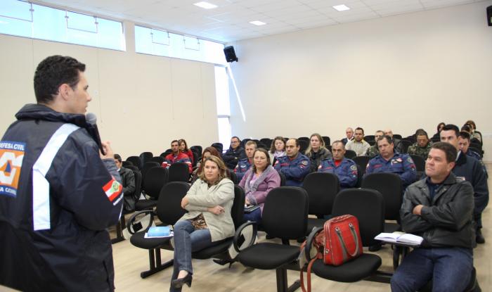 You are currently viewing Palestra orientou para a necessidade de  fortalecimento da defesa civil nos municípios