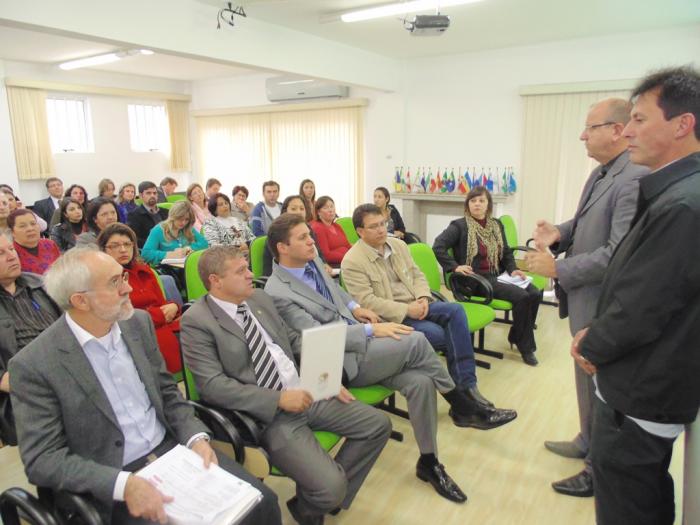 You are currently viewing Prefeitos da AMPLANORTE, AMURC, AMPLASC e AMURES querem mudança no cálculo do repasse do transporte escolar pelo Estado