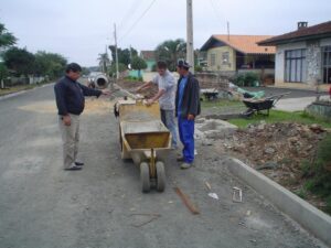 Read more about the article Rua do João Paulo II recebe meio-fios antes da pavimentação