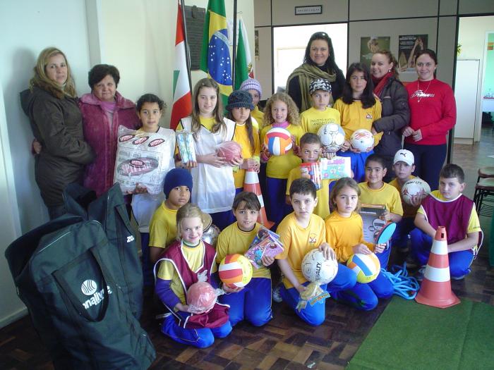 Read more about the article Escolas municipais de Três Barras recebem material esportivo