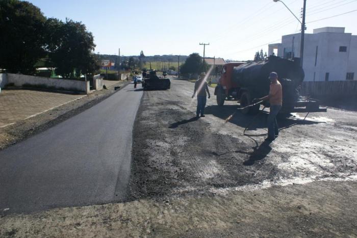 You are currently viewing Rua Jacob Schadeck  em Papanduva recebe camada asfaltica