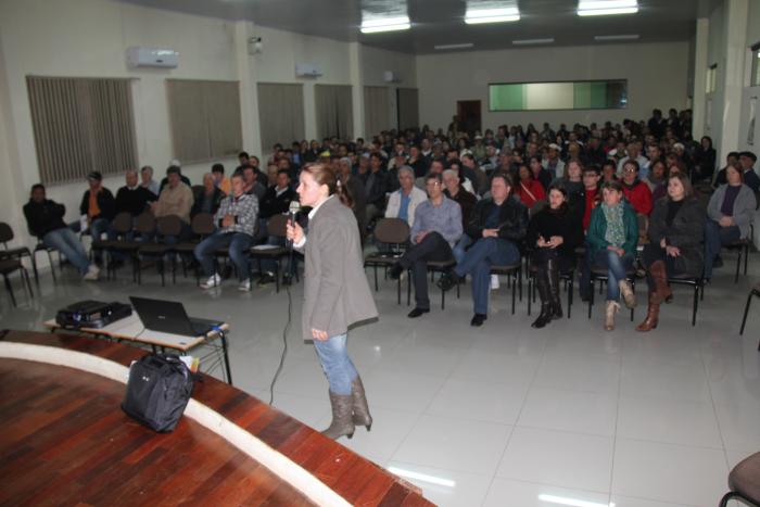 Read more about the article Cerca de 300 pessoas participam do lançamento do Programa de Regularização Fundiária Lar legal