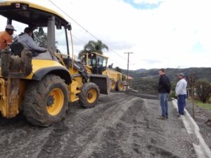 Read more about the article Iniciadas obras de asfalto em duas ruas de Porto União